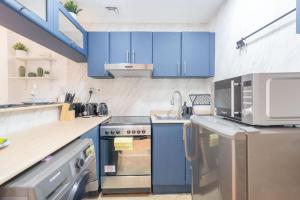 Free housekeeping visits during your stay - StayShort - Cozy Beachside Stay in Dubai Marina Near JBR Sleeps 2