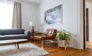Swanky Shaw 2BR with Office ABODEbucks