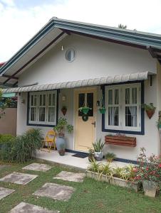 Tiny Art House with Garden