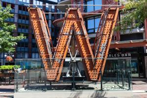 Luxury High Rise at Gastown Near BC Place