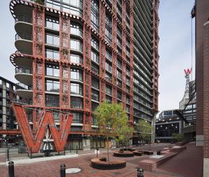Luxury High Rise at Gastown Near BC Place
