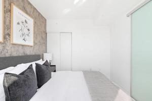 Stunning Family-Friendly Parking & City Views