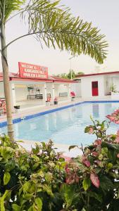 Kangaroo Hill Pavilion Resort and Drive Inn