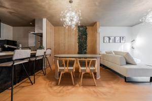 USJへ約10分 新築 建築美を楽しむ和モダン邸宅 最大14名 広々LDkでゆったりと過ごす