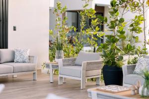 Mountain and pool modern apartment