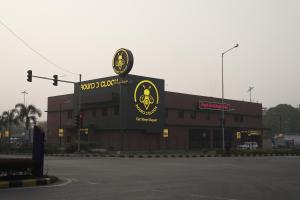 Round D Clock, IGI Airport