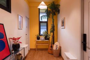 Walk2BTS, KingBed, FastWiFi, FreeLaundry, Netflix