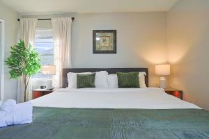 4BR - Sleeps - 14 - Game Room - Near Uptown & Galleria