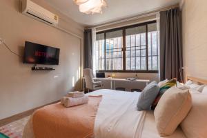Walk2BTS, KingBed, FastWiFi, FreeLaundry, Netflix
