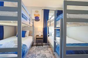 4BR - Sleeps - 14 - Game Room - Near Uptown & Galleria