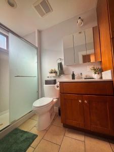 Home Minutes from Lake Merritt & Highland Hospital