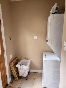 Home Minutes from Lake Merritt & Highland Hospital