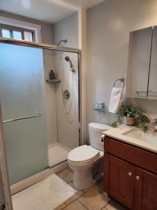 Home Minutes from Lake Merritt & Highland Hospital