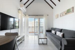 Benny Fañabé - 2 Bed and Loft Apartment, AC, Pool & Parking