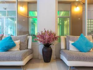 Nana Chat Bangsaen Hotel