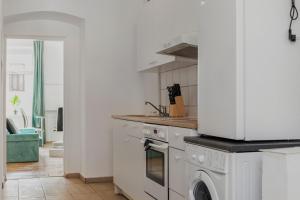 Quick Walk to Westbahnhof Simple&Cozy 2BR Apt