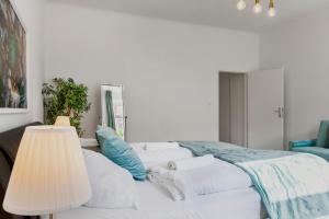 Quick Walk to Westbahnhof Simple&Cozy 2BR Apt