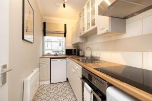 JOIVY Stylish Castle View Flat with Balcony