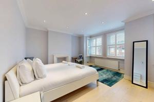 Spacious 3-Bed London Home with Garden Near West Ealing Station