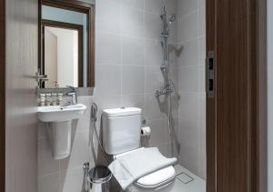 Canal Front Residence 5, Al Wasl - 2 Bedroom with Maids room - Allsopp & Allsopp 02