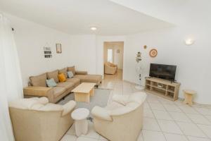 Cozy apartment with pool 1 min from the beach