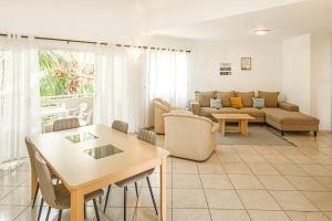 Cozy apartment with pool 1 min from the beach