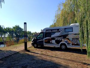 Kompaktowy Kamper dla 2 lub 3 osób Benimar Yrteo 861