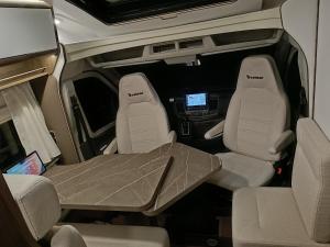 Kompaktowy Kamper dla 2 lub 3 osób Benimar Yrteo 861