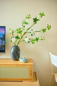 Japandi Studio Near Abreeza Mall- Surrounded by Pine Trees