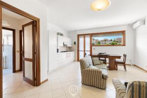 2 Balconies Apartment img6