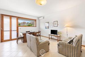 2 Balconies Apartment img4