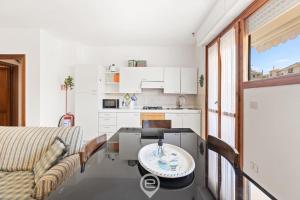 2 Balconies Apartment img14