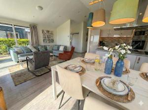 Villa Sea Side am Markermeer Modernes Waterfront Haus 6 Pers