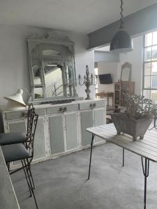 Large flat, Mountain Views near great restaurants