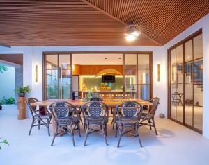 Tropical Elegance in central Panglao !!!