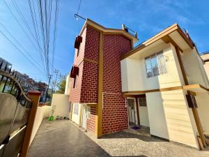 Yepplo Holiday Home - Nongmynsong - Shillong - 24hrs Caretaker - Breakfast - Power Backup & Parking