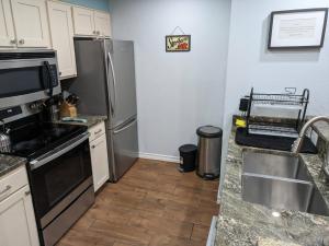 2 bedroom and 2 bathroom Condominium in Medical Center