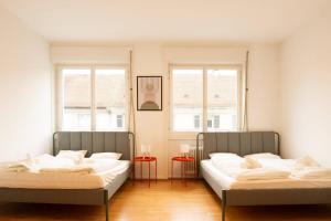 Spacious Zurich flat with game room & pool table