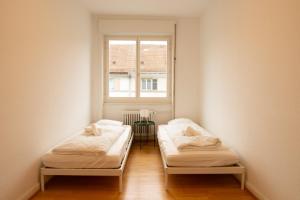 Spacious Zurich flat with game room & pool table