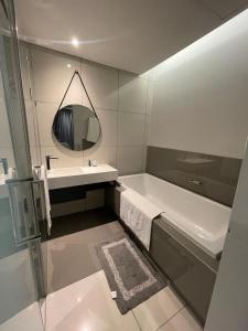 Top Floor luxury 2 Bed apartment