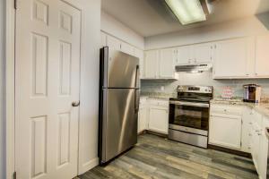 2 B, Three Bedroom Townhome