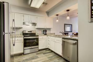 2 B, Three Bedroom Townhome