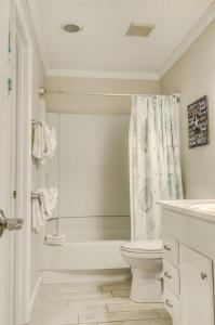 7 A, One Bedroom Condo