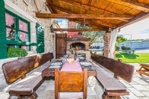 Šišman in Zemunik Donji - Haus für 10 Personen