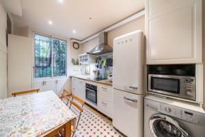 Cozystay 1225 Bourgeois Charm in Cannes Center