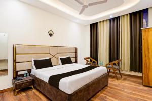 Hotel O Royals