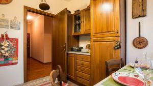 JOIVY Warm Family Flat for 4 with Terrace in Milan