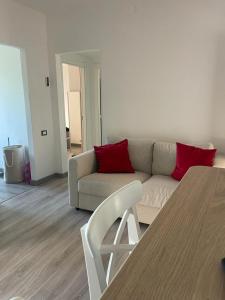 Trilocale vicino al mare con ampio balcone e aria condizionata