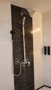pertama residency jacuzzi projector 120"