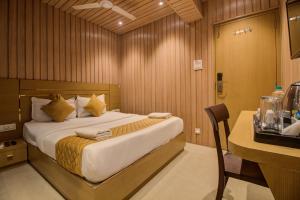 Hotel Malad Inn opposite Malad Railway Station